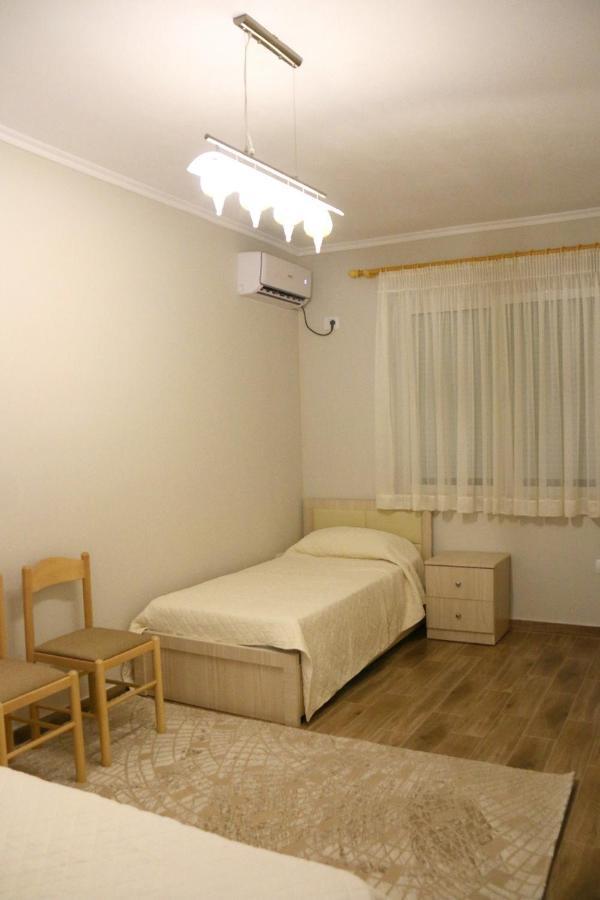 New Bazaar Arben'S Apartment Tirana Extérieur photo