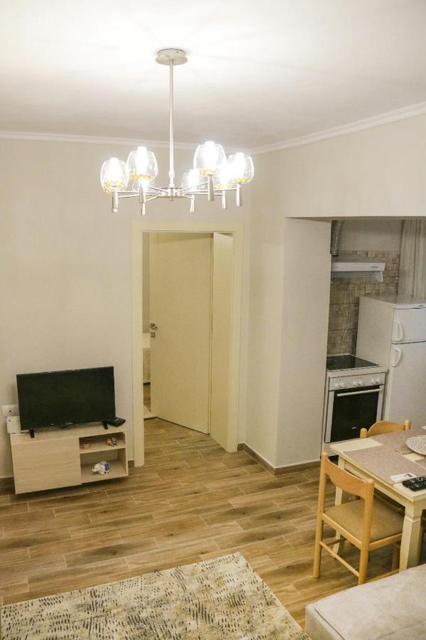 New Bazaar Arben'S Apartment Tirana Extérieur photo