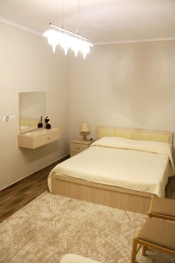 New Bazaar Arben'S Apartment Tirana Extérieur photo